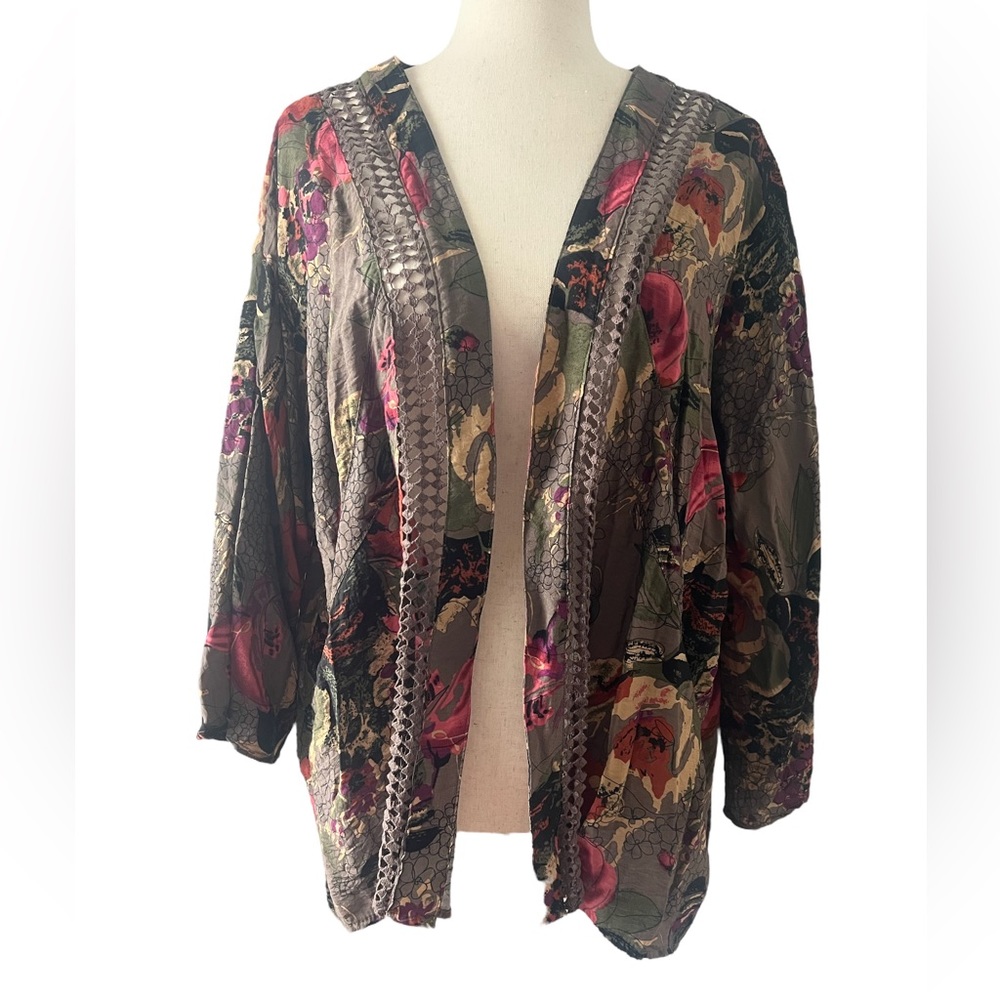 Soft‎ Surroundings Size Medium Olive Green abstract print Cardigan/ Wrap